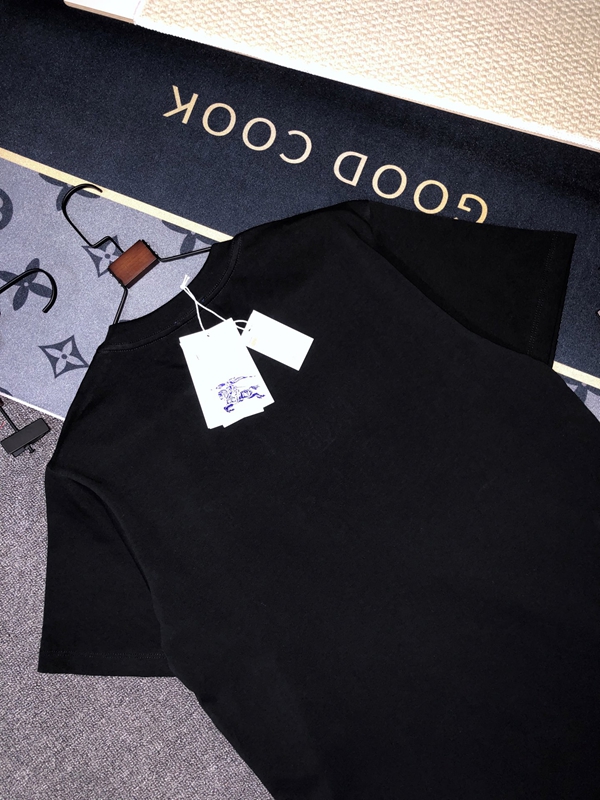 ブランドTシャツ着用イメージ